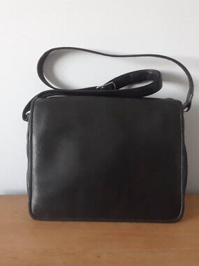 Vintage ili New York Leather Messenger Bag